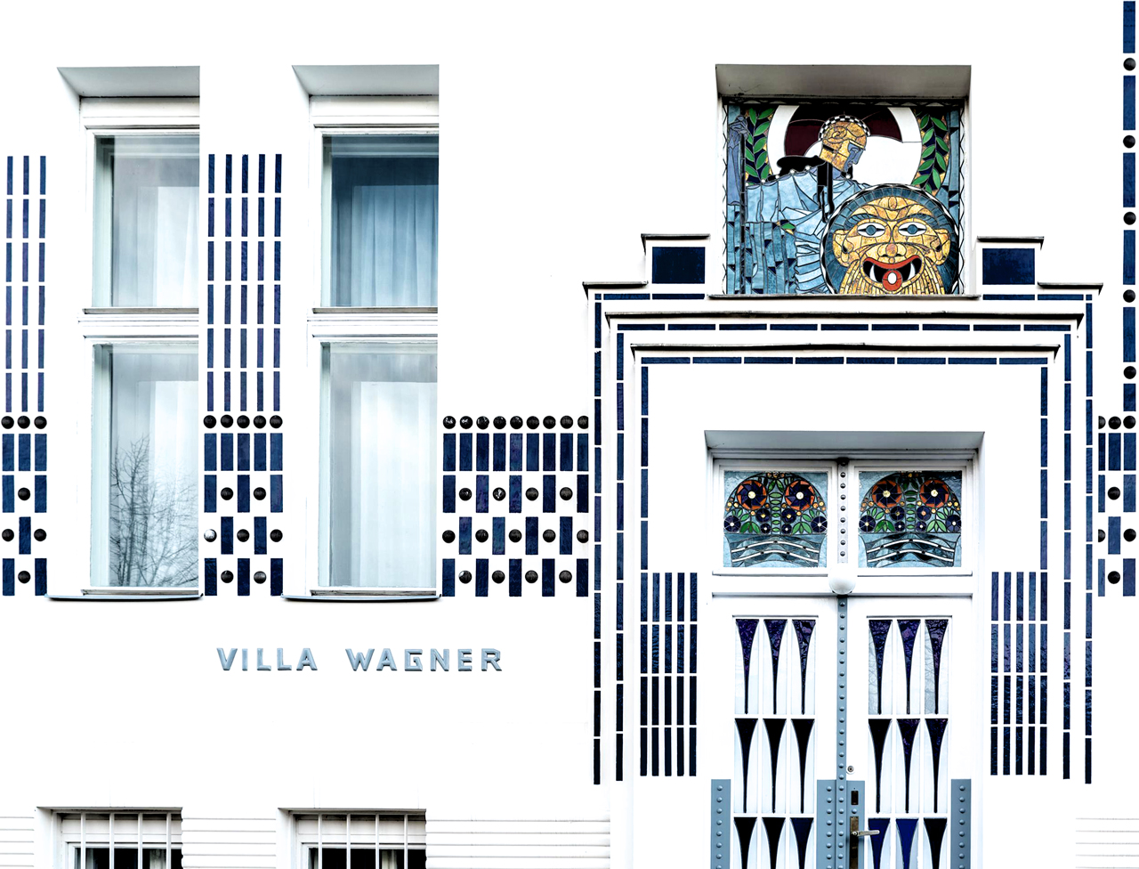 Façade de la Villa Wagner II à Hütteldorf, Vienne, illustrant l'esthétique sécessionniste avec mosaïque de Kolo Moser et motifs géométriques bleus, conçue par Otto Wagner, cours histoire du graphisme par Nathan Rabeau!